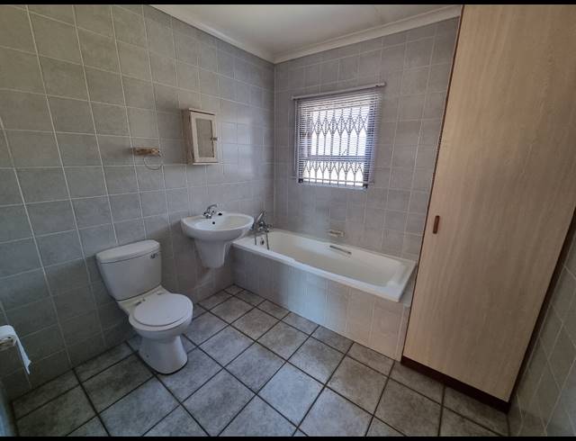 2 BEDROOM TOWNHOUSE TO LET IN VANDERBIJLPARK SW 5